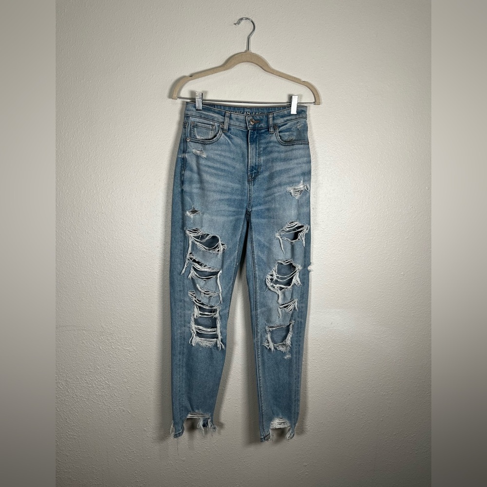 American Eagle Outfitters High Rise Distressed Mom  Jeans size 2